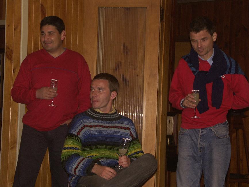 Ivan, Alex et Jacques-Marie savourent le traditionnel 