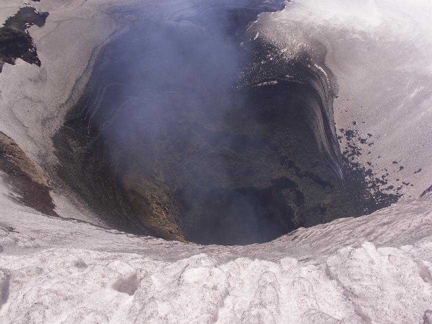 Le fond du cratère, au pied d'un a-pic impressionnant
