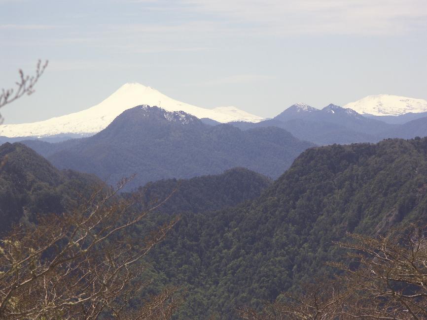 Le Llaima s'offre enfin à notre vue (3125m, 6 éruptions depuis 1994)