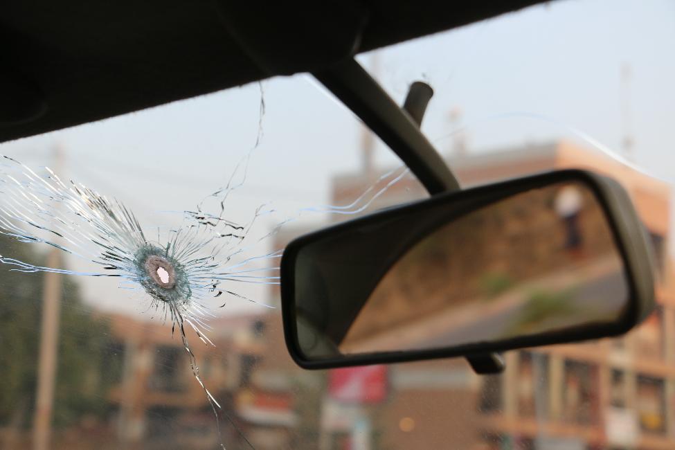 Impact de balle sur le véhicule de l'OVG