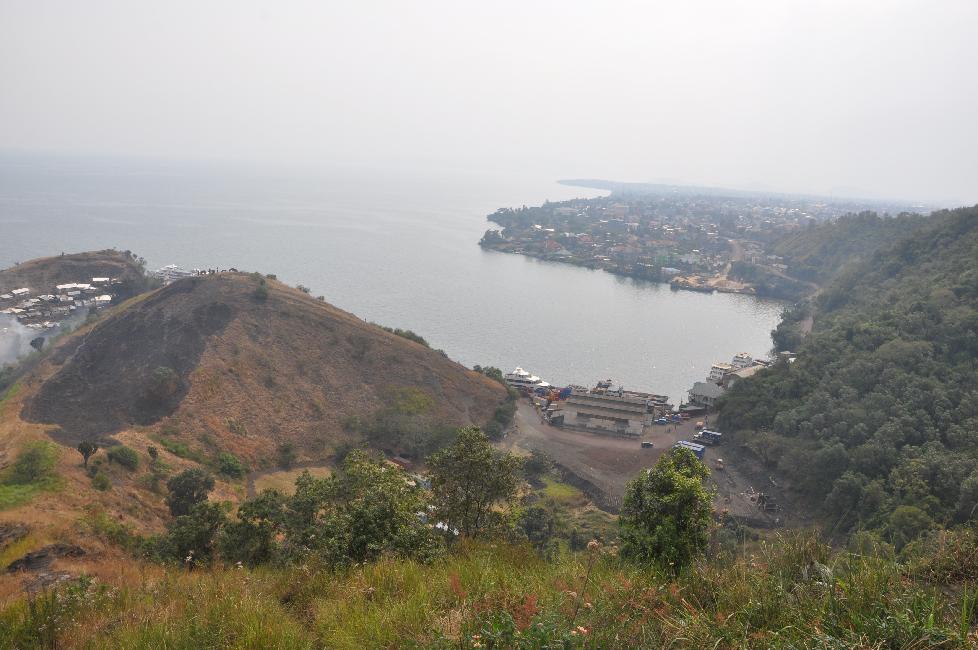 Le port, vu depuis le mont Goma