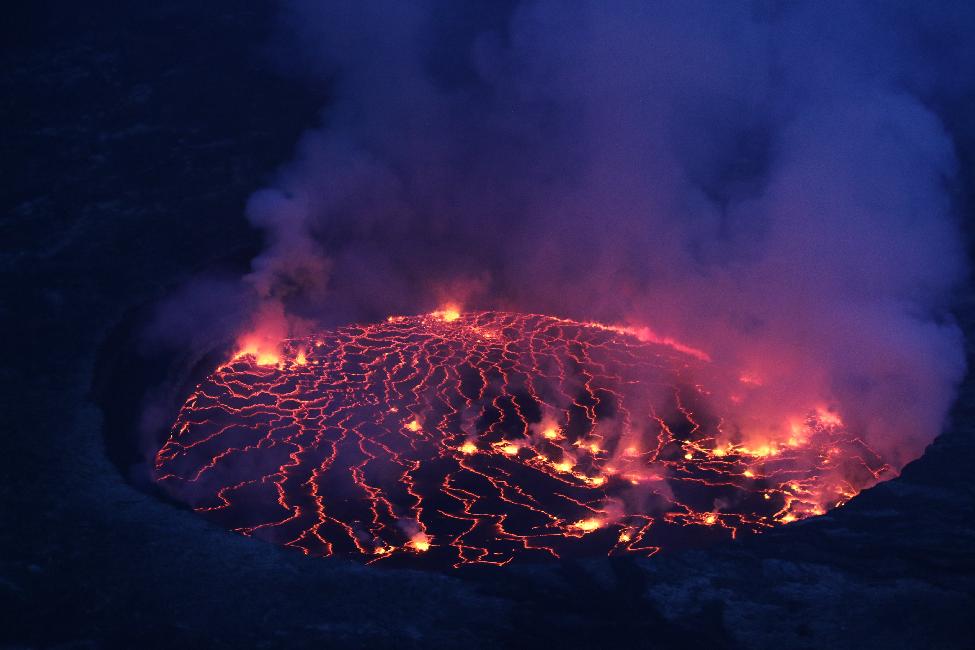Vision nocturne du lac de lave