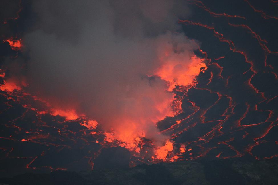 Vision nocturne du lac de lave