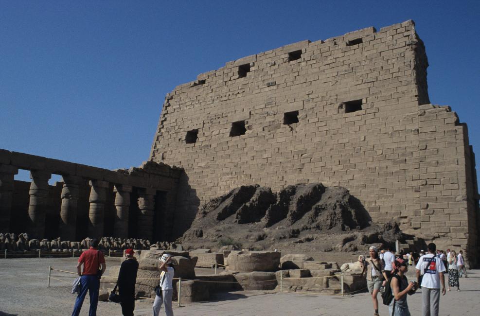 Ce pylône inachevé révèle les techniques de construction des Egyptiens