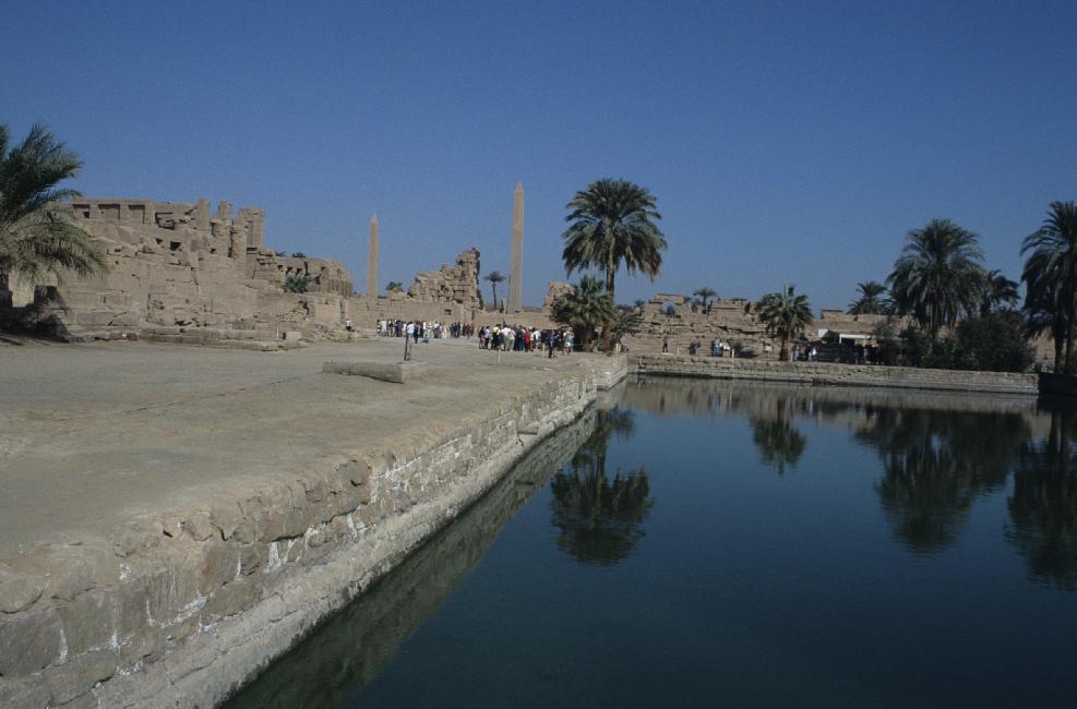 Le lac sacré ; les prêtres d'Amon y pratiquaient leurs ablutions