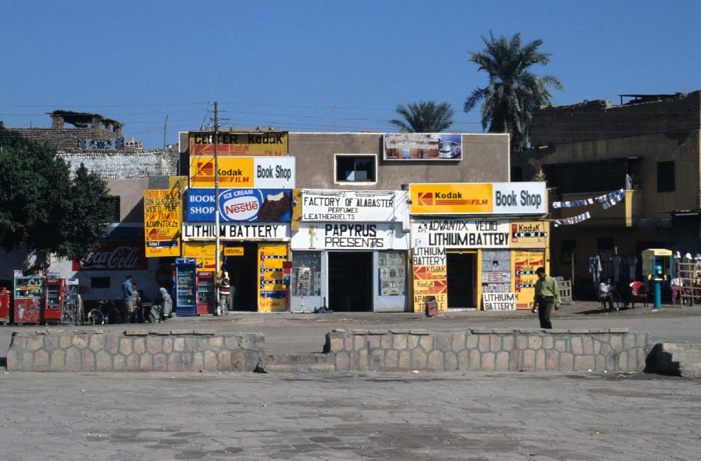 Les marchands du temple nous accueillent à Louxor