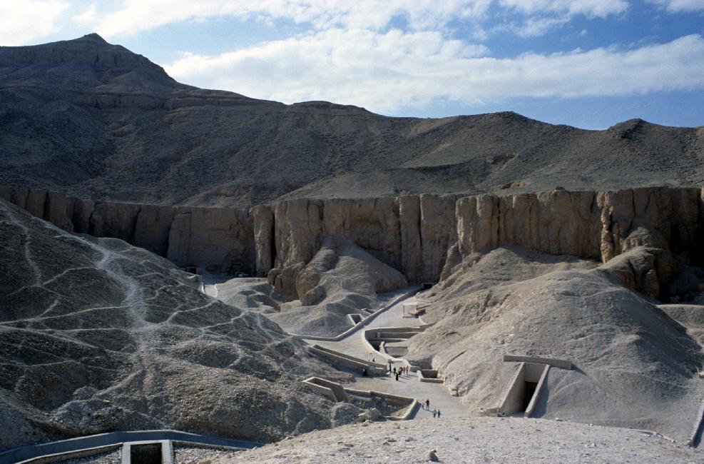 Vue générale sur le canyon qui forme la vallée des rois