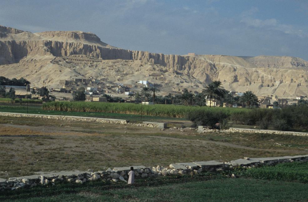 La rive Ouest du Nil, au niveau de la vallée des rois