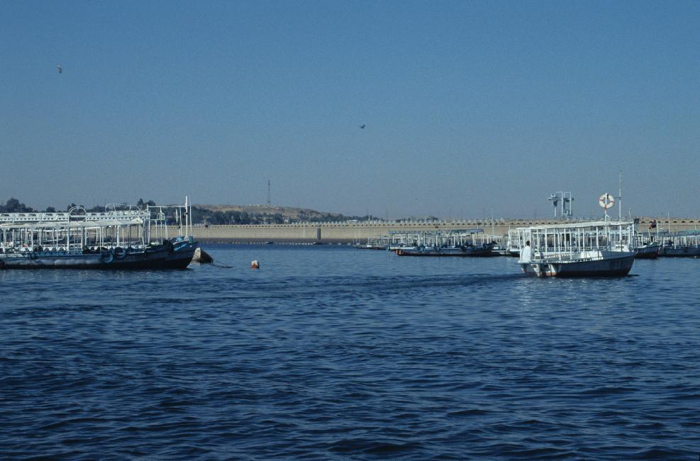 L'embarcadère vers Philae, le long du premier barrage d'Assouan (1902)