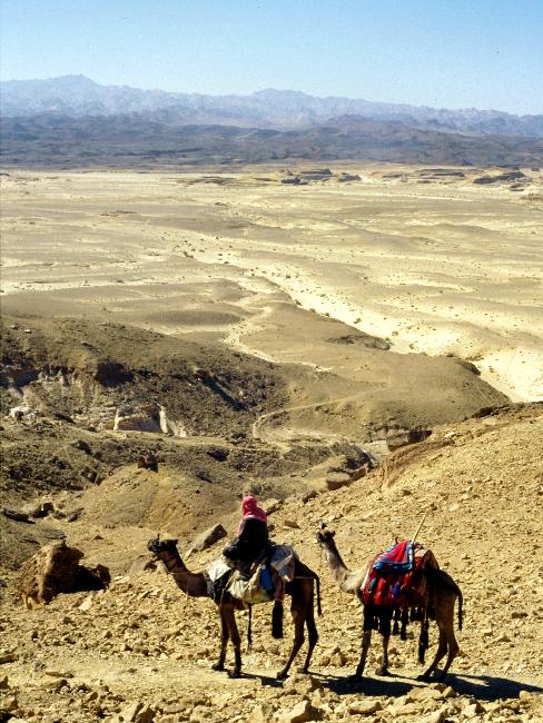 Point de vue vers la vallée sableuse ; dans ce coin, les géodes pullulent