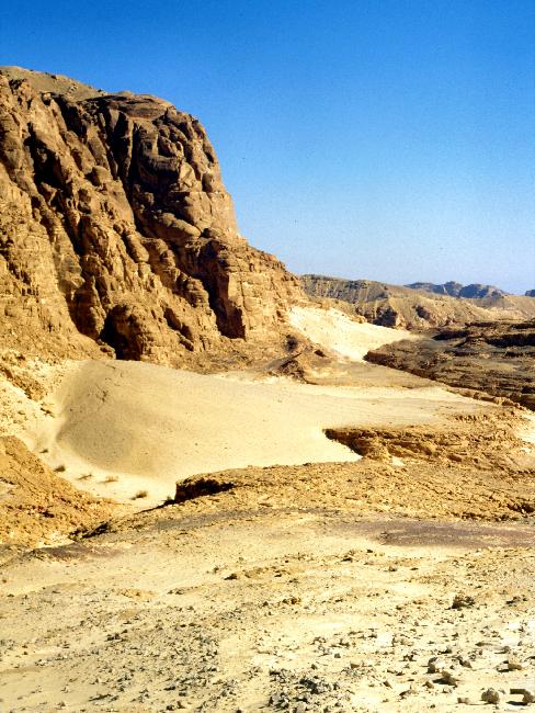 Les falaises instables se transforment en sable