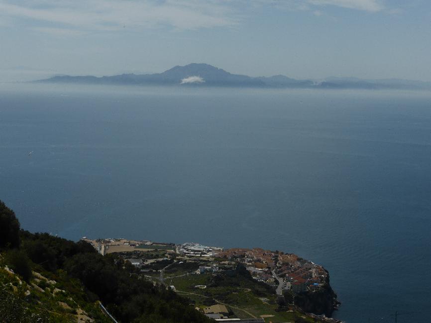 Gibraltar ; redescente du rocher ; l'Afrique