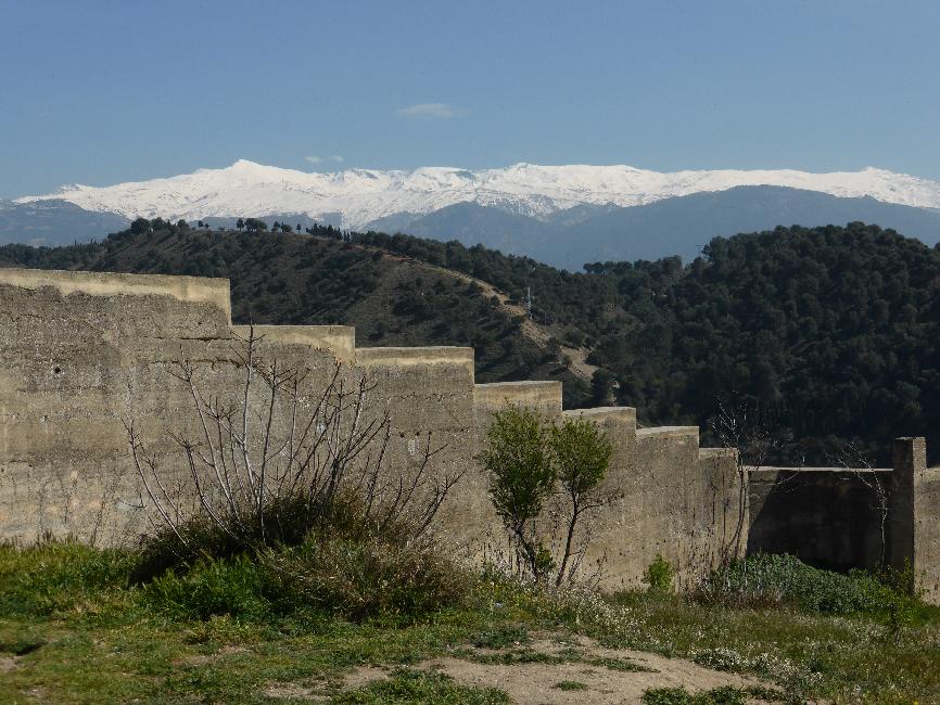 Granada ; San Miguel el Alto ; vue sur les cimes enneigées de la sierra nevada