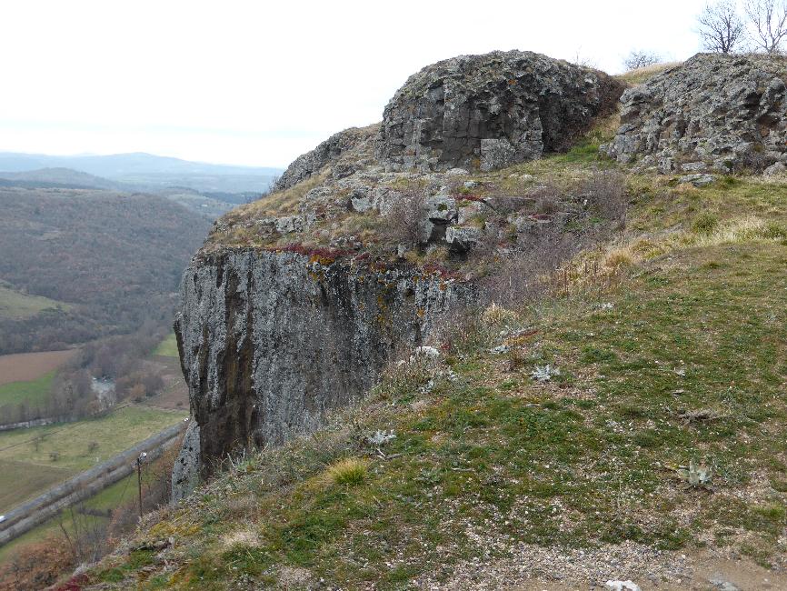 Massiac ; coulée au pied de la chapelle Sainte Madeleine