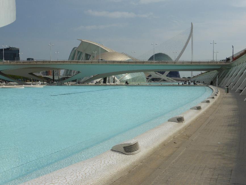 Valencia ; ancien cours du Turia ; vue vers le musée des sciences