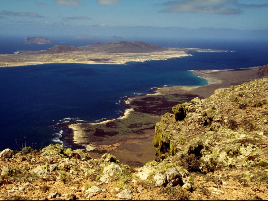 L'île de Graciosa, vue depuis les crêtes de Los Riscos 