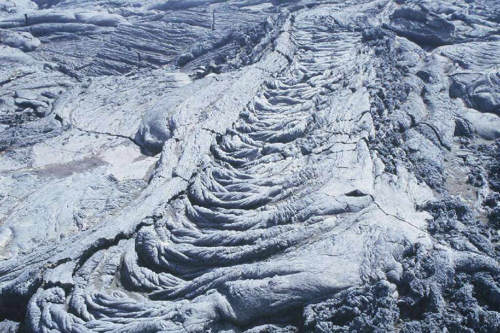 Exemple d'école de coulée de lave cordée