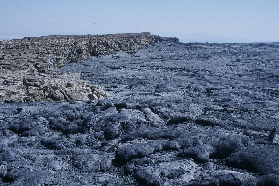 La coulée de 1973 a débordé de la caldeira