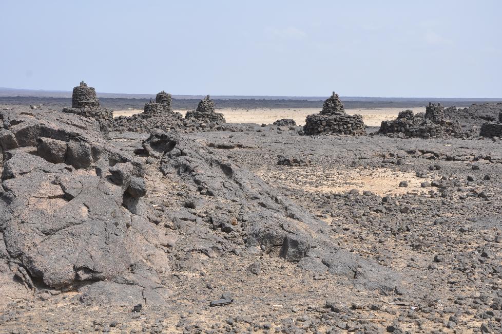 Tombes afars, sur la piste d'Afdera