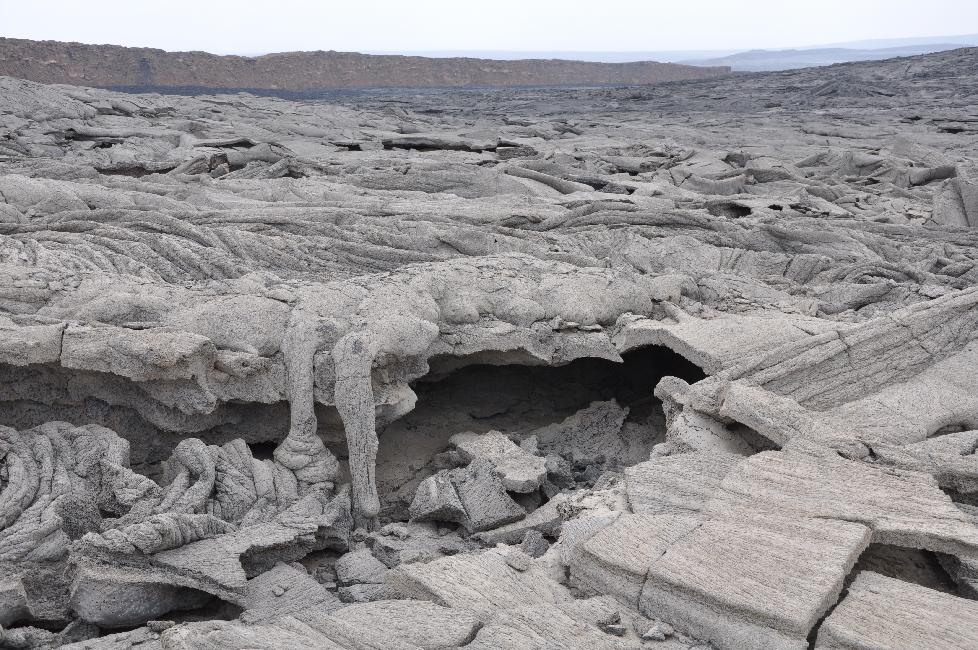 Coulées de lave figées, dans la caldeira