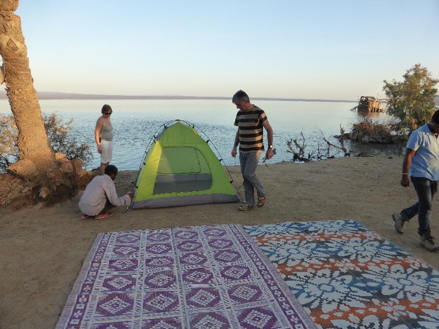 Campement au bord du lac