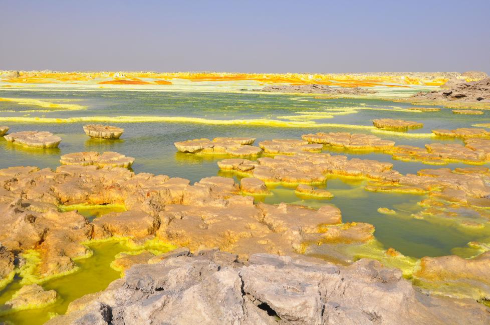 Vasques colorées, dans le cratère du Dallol