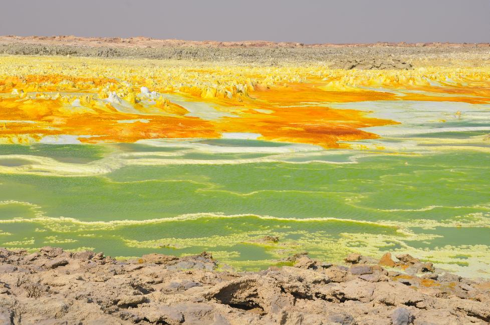 Vasques colorées, dans le cratère du Dallol
