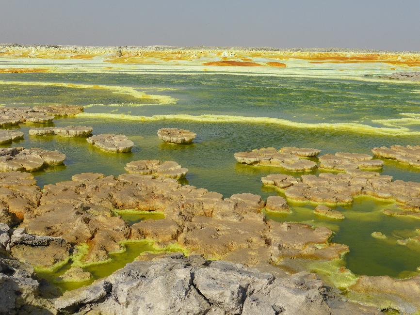 Vasques colorées, dans le cratère du Dallol