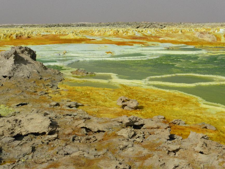 Vasques colorées, dans le cratère du Dallol