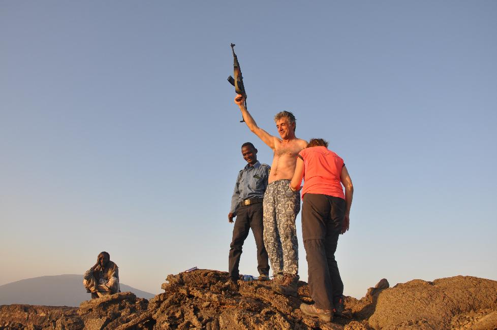 Victoire, nous avons atteint le nouveau lac de lave