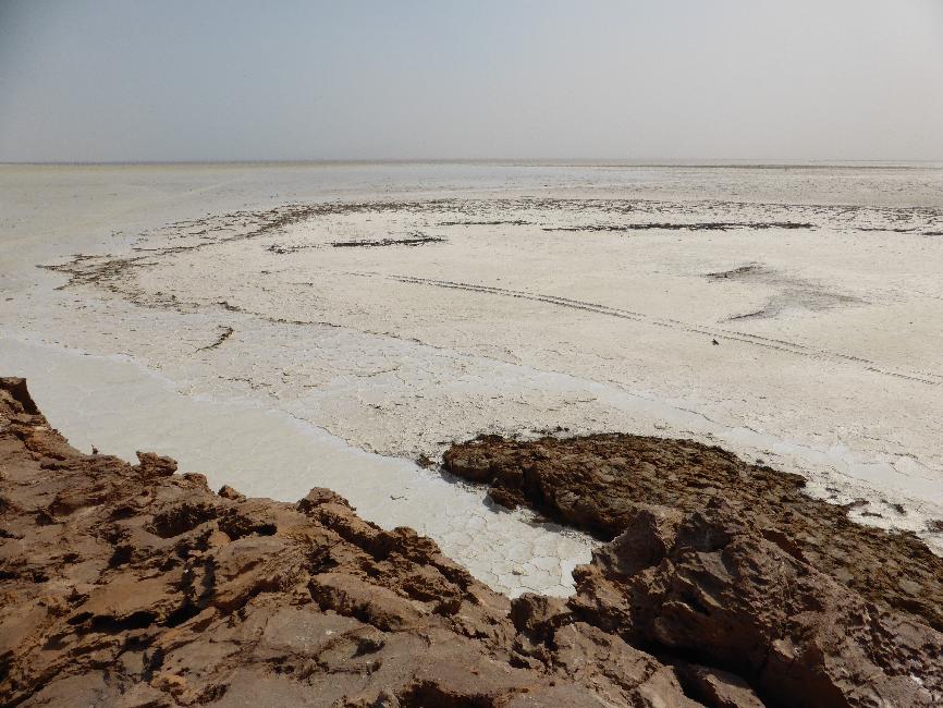 Point de vue, depuis le sommet du mont : que du sel à l'horizon