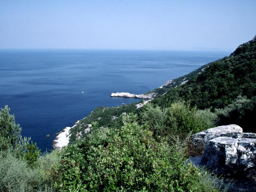 Nous approchons de la plage de Ntamouchari, sur la mer Egée