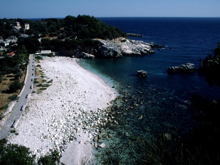 L'oliveraie à gauche abritera notre bivouac pendant deux nuits