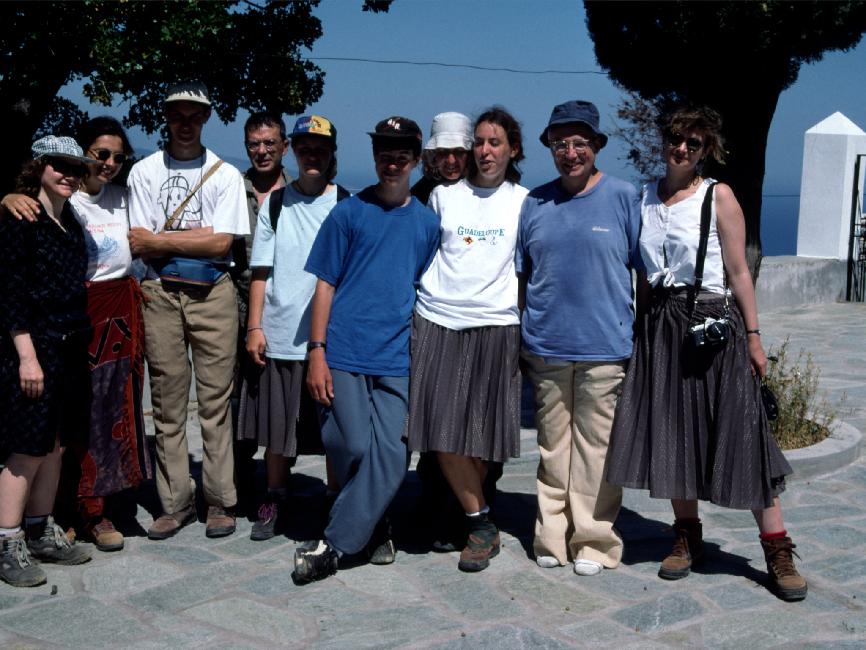 Marie-Jo, Cléo, Pierre, Robert, Sophie, Olivier, Michèle, Martine, Robert et Elisabeth en tenue de rigueur