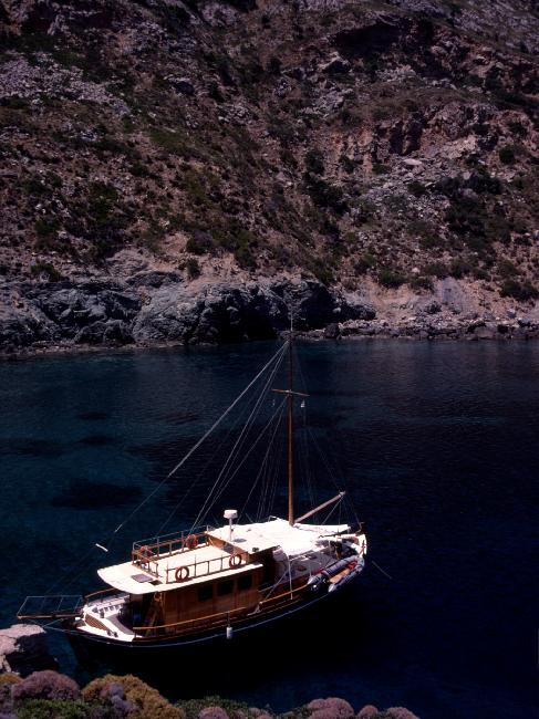 Notre mini-croisière s'est déroulée sur ce bateau, dont le pont supérieur servait de plongeoir