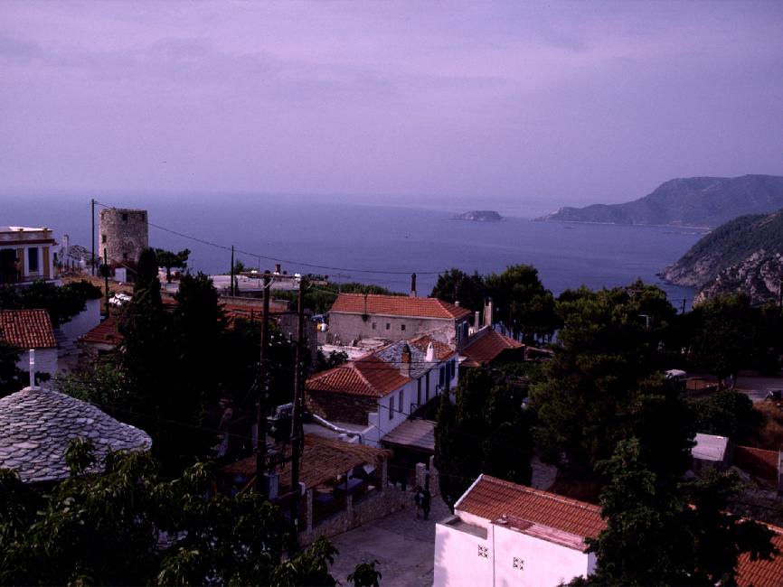 Vue sur la nouvelle ville d'Alonnisos