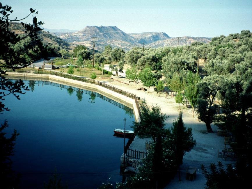 Début de la balade dans les gorges de Votomos, vers la chapelle d'Agios Nikolaos