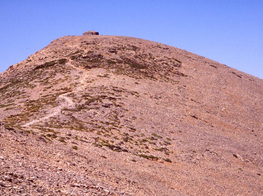 A la redescente, dernier regard vers le sommet