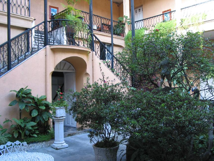 Le patio de l'hôtel Spring