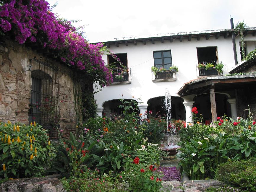 Cour de l'hôtel Posada de Don Rodriguo
