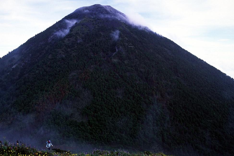 Enfin, nous parvenons à voir ce sommet sur lequel nous étions hier...