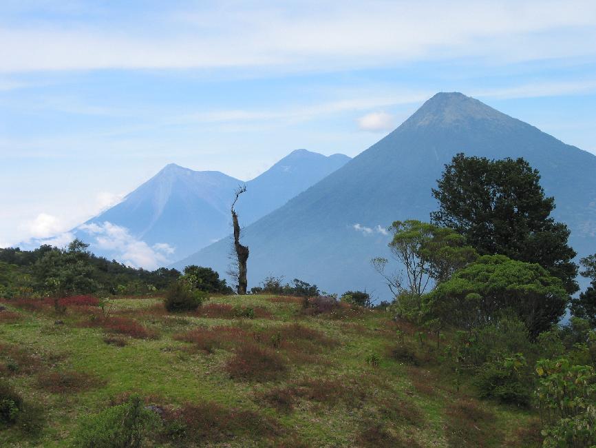 De droite à gauche : l'Agua, l'Acatenango et le Fuego