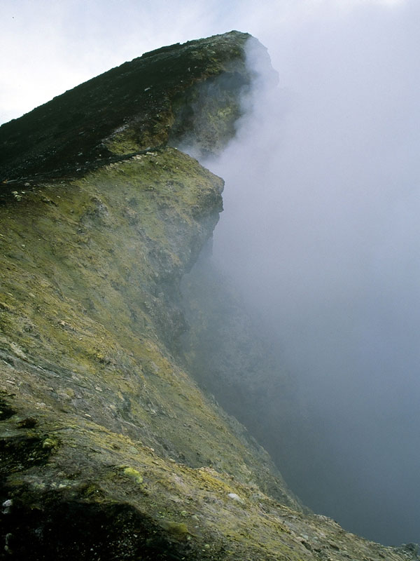 Vue vers le cratère