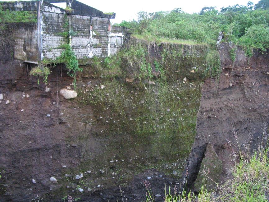 Pour l'instant, la maison d'en face tient encore....