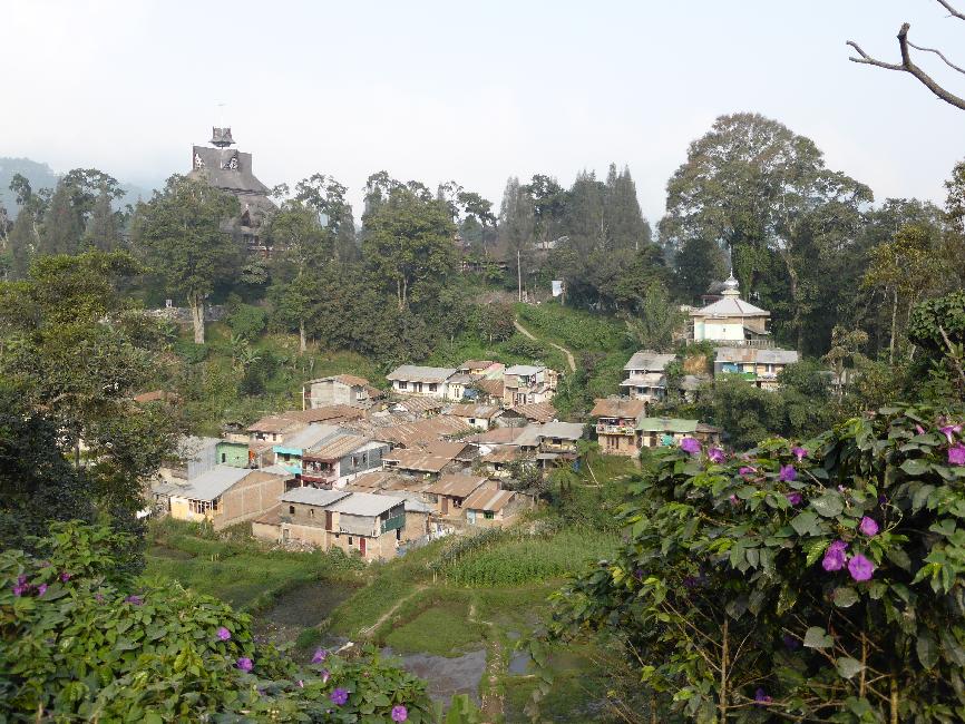 L'église domine la mosquée... mais pas ses haut-parleurs !