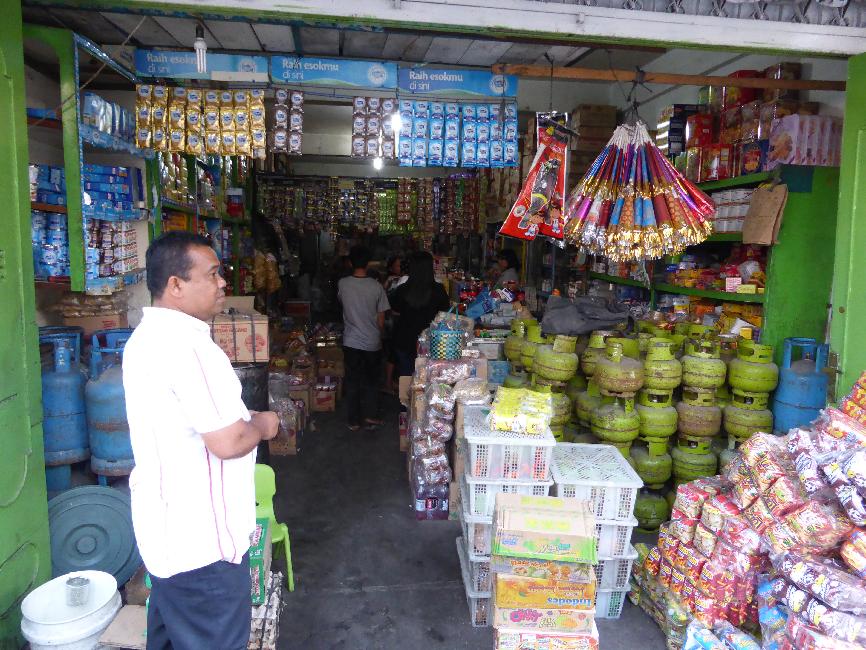 Ici, on vend tout ! Mais pour les jeux de cartes, mieux vaut négocier