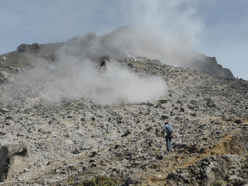 Allons voir les fumerolles de près