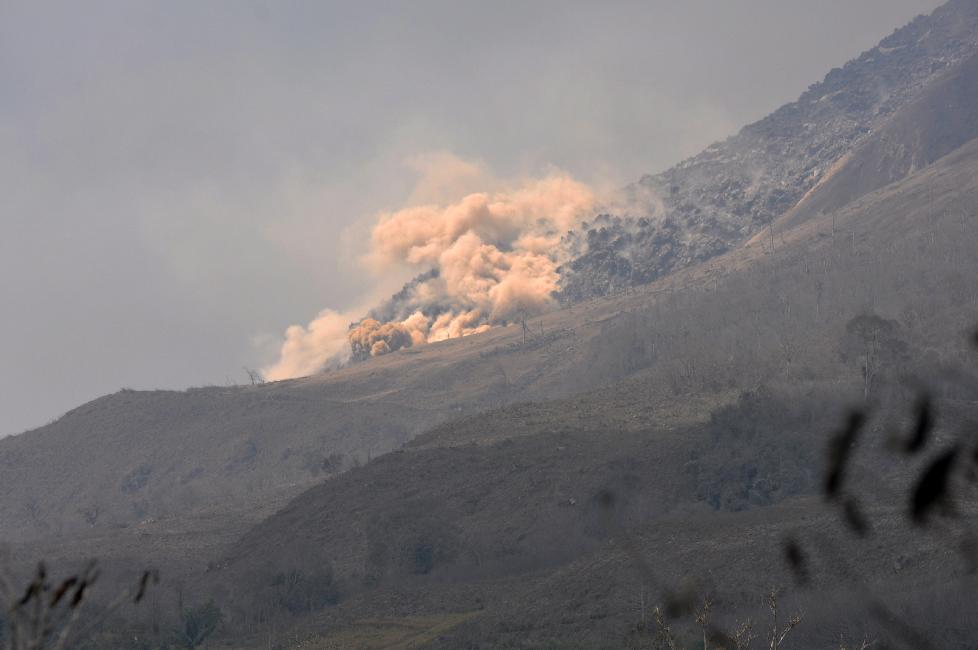 Effondrement sur le front de la langue de lave