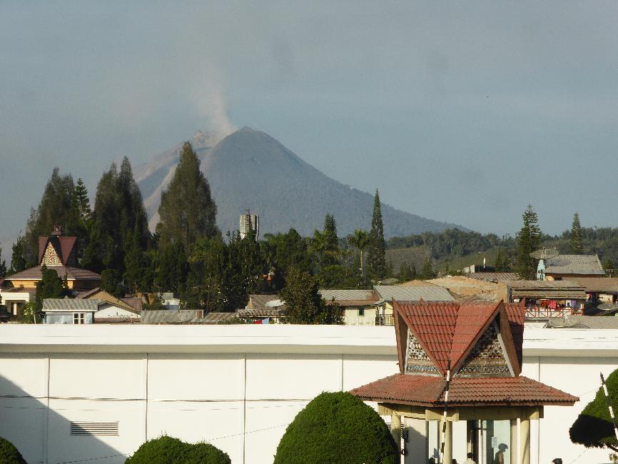 Le Sinabung, depuis notre hôtel