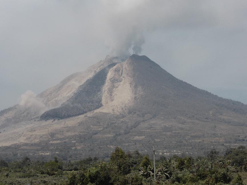 Le dôme effondré sur le flanc sud du Sinabung